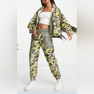 Nike camo woven jogger